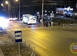 Пешеход рванул на «красный» в Волгограде и оказался под колесами «Весты»