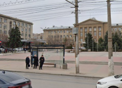 Труп нашли на остановке в Волгограде