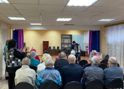 Попытка депутата впечатлить слепых волгоградцев баяном полностью провалилась