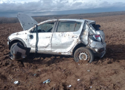 Иномарка протаранила КамАЗ на трассе в Волгоградской области: ребенок в больнице