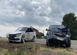 Семь человек вместе с детьми пострадали в крупном ДТП в Волгоградской области