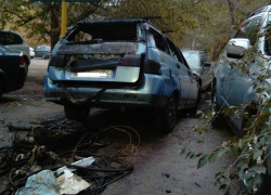 Subaru, Audi и два отечественных авто сожгли ночью на юге Волгограда