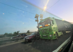 В Волгограде рядом с кладбищем столкнулись Daewoo Matiz и фура