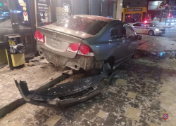 Мощное столкновение иномарок в центре Волгограда попало на видео 