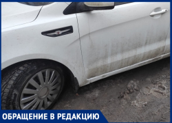 Дороги не чистят: волгоградка на иномарке застряла в центре города 