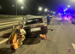 Два трупа и сгоревшие "Жигули": фото с места ДТП под Волгоградом