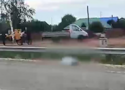 Женщину насмерть сбила иномарка под Волгоградом – видео 