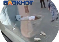 Четверых школьников разбросало по дороге: видео шок-ДТП в Волгограде