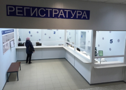 В поликлинике Волгограда 70-летним пенсионерам предложили "изыскать способ привиться платно"