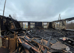 Дом сгорел дотла: молодая волгоградка пострадала из-за электросветильника  