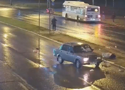 Умерла сбитая на видео у «Акварели» волгоградка