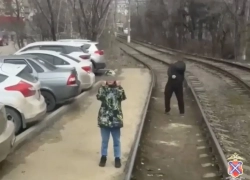 Дети устроили конфликт в трамвае и попали на видео в Волгограде 