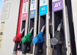 Цены на два вида бензина взлетели в Волгограде 