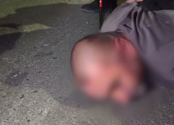 «Решалу» уложили лицом в асфальт под Волгоградом – видео