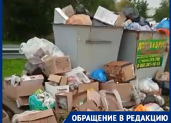 Свалка стала главной "достопримечательностью" центра поселка под Волгоградом