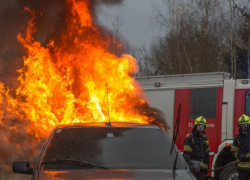 В Волгограде горело такси с грудным ребенком в салоне