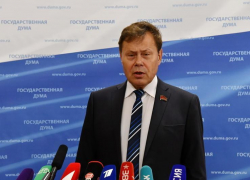 Голосовавший против повышения пенсионного возраста депутат Госдумы от Волгограда отмечает свое 70-летие