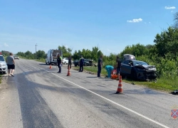 Один погиб, трое в больнице: жуткие кадры с места ДТП на волгоградской трассе 