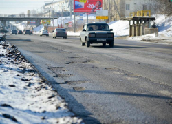 В Волгограде развалилась отремонтированная в прошлом году дорога