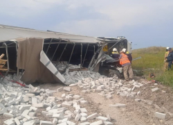 Груженая кирпичом фура на видео убила четверых в легковушке на волгоградской трассе