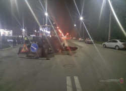 Парень с девушкой на мотоцикле протаранили трактор в Волжском: оба в больнице