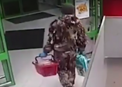 Волжанин убежал с памперсами из "Пятерочки": кража попала на видео 