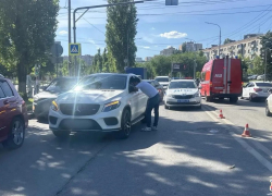 18-летняя девушка на Mercedes сбила 11-летнюю в центре Волгограда 