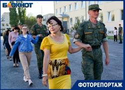 Волгоградок пригласят на Царицынский бал солдаты роты Почетного караула