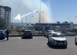 Пожар на две тысячи квадратов потушили возле «Ленты» в Волгограде 