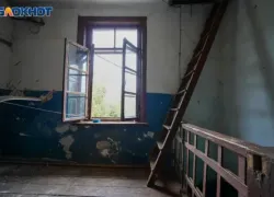 Выпавшую из окна малышку спасают в реанимации под Волгоградом 