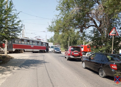 Врачи рассказали о состоянии водителя трамвая с выдранной кабиной в Волгограде 