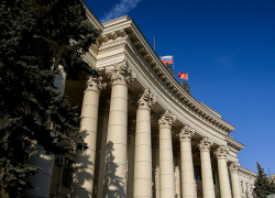 Сотрудников Волгоградской облдумы и обладминистрации отправили домой из-за приезда Медведева