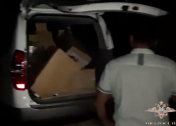 На видео сняли тайник с тысячами пачек сигарет в лесостепи Волгоградской области
