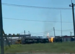 На метановой заправке в Волгоградской области крупный пожар: очевидцы