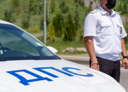 Семейный подряд инспектора ДПС на 65 млн с красивыми номерами вскрыли в Волгограде