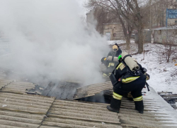 Тракторный рынок загорелся на севере Волгограда