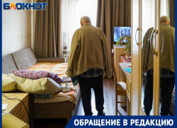 "Собаки содрали утепление с труб": пожилые волгоградцы живут в квартире при +14 градусах
