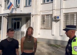 «На эмоциях снесла с ноги ему зеркало»: мама двоих детей сцепилась в водителем «ГАЗели» в Волгограде 