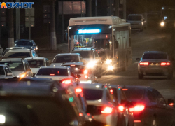 Более тысячи водителей в Волгограде поймала нейросеть с телефонами за рулем