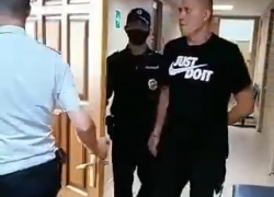 Организаторов подпольного казино в Волгограде отправили под стражу: видео