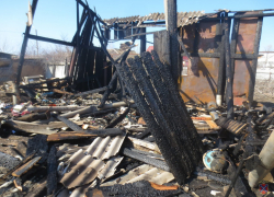 По следу ботинка нашли волгоградца-поджигателя хозпостроек соседа