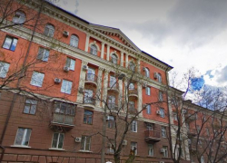 Бастрыкин поручил возбудить дело из-за обвалившейся лепнины и колонны на историческом доме в Волгограде 