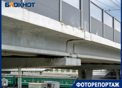 Трещины и сколы: многострадальный Комсомольский мост в Волгограде попал в объектив фотографа