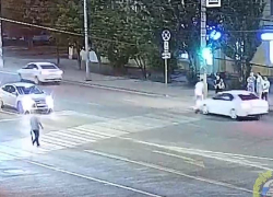 В центре Волгограда подросток на самокате попал под колеса иномарки 