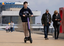 Сотрясение и перелом: на Центральной набережной Волгограда электросамокат сбил 7-летнюю девочку