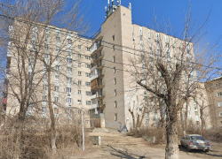 Тело молодой волгоградки нашли под окнами 9-этажки