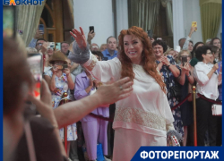 Звездный десант из легенд кино высадился в Волгограде на красную дорожку
