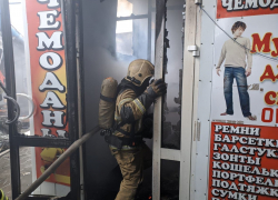 С горящего Качинского рынка в Волгограде эвакуировили более 150 человек