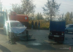 Выехал на "встречку": в Волжском водитель отправил в больницу троих человек