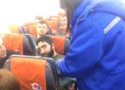 В Волгограде экстренно сел самолет до Азербайджана с потерявшим сознание пассажиром